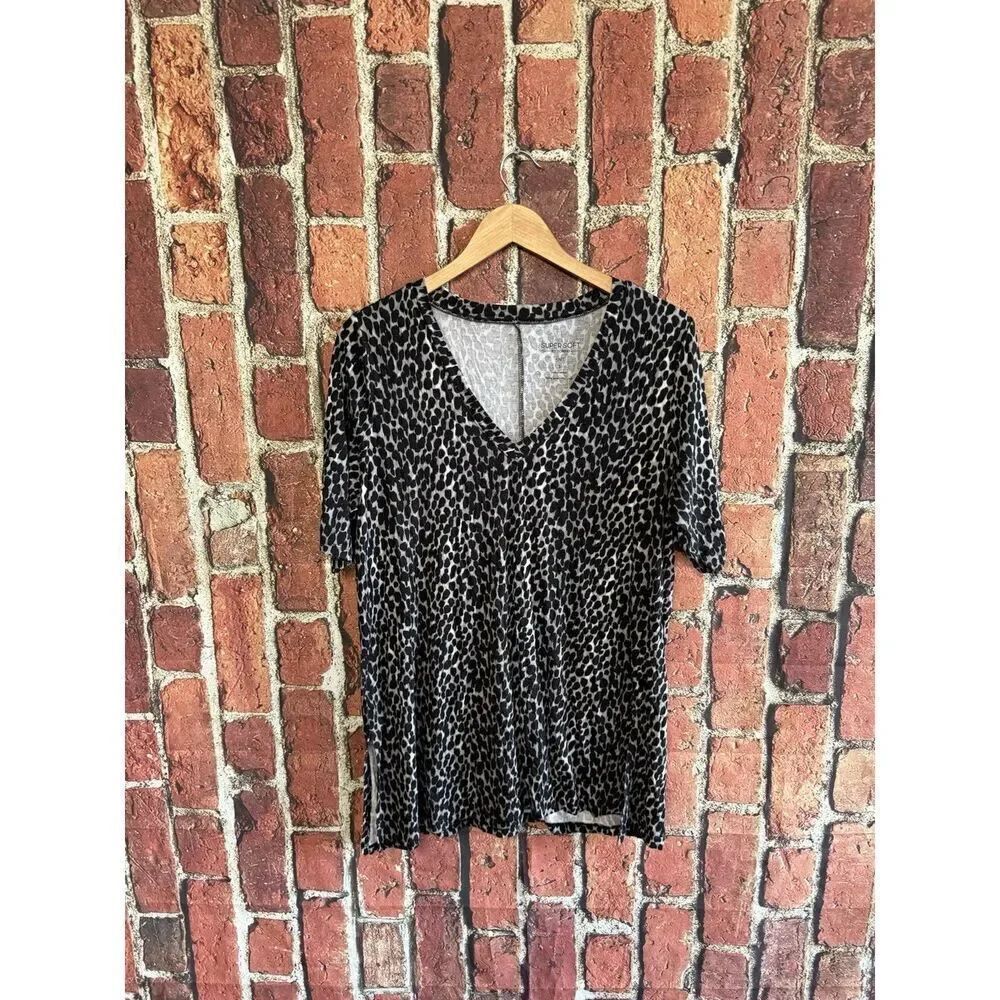 Torrid Womens Short Sleeve Leopard Print T-shirt Super Soft Plus Size 1 Knit